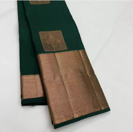 Entrancing Soft Silk Saree With Classic Blouse Piece